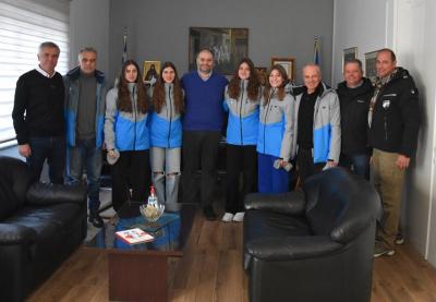 Επίσκεψη αθλητριών του ΕΟΣ Νάουσας στον Δήμαρχο Νίκο Κουτσογιάννη