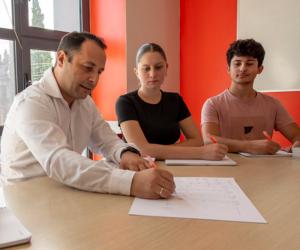 Μάθημα με τους καλύτερους καθηγητές με το Σύστημα Επιτυχίας Πουκαμισάς