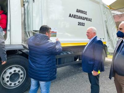 Ένα ακόμη νέο απορριμματοφόρο τύπου πρέσας παρέλαβε ο Δήμος Αλεξάνδρειας