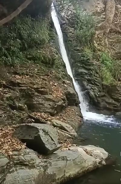 Ανασύρθηκε νεκρή η 18χρονη από τον καταρράκτη «Δερματά» στα Ριζώματα