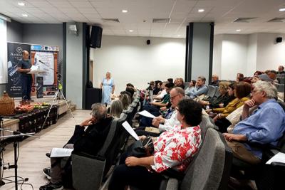 Παρουσιάστηκε στη Νάουσα το δίγλωσσο βιβλίο του George Wallace