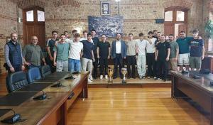 Οι πρωταθλητές Handball του ΦΕΡΩΝΑ στον Δήμαρχο Βέροιας