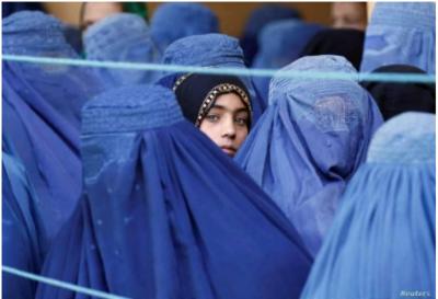 Όταν οι κοινωνικοί κανόνες γίνονται θανάσιμα δεσμά