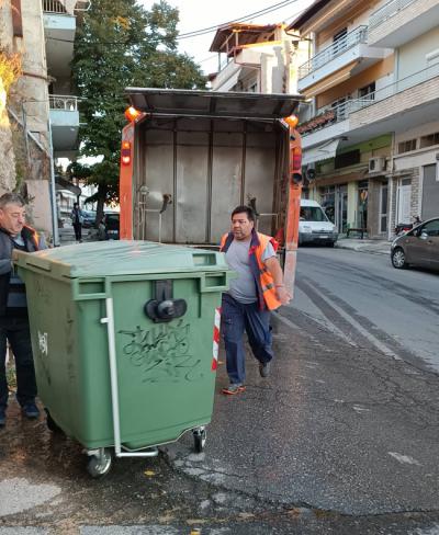 Επιπλέον 30 κάδοι απορριμμάτων τοποθετήθηκαν στο κέντρο της πόλης για το τριήμερο της Αποκριάς