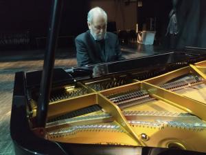 Τη νέα του σύνθεση με τίτλο "Όνειρα", παρουσιάζει ο Γεώργιος - Ξάνθιππος Τροχόπουλος σε ερμηνεία της σοπράνο Ελένης Αναγνώστου