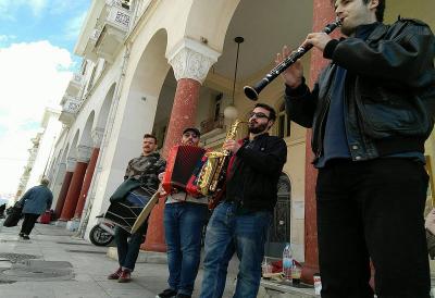 Η παραδοσιακή Banda Entopica στους δρόμους της Αλεξάνδρειας