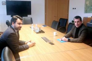 Για τους εργάτες γης συναντήθηκε ο Τάσος Μπαρτζώκας με τον Υπουργό Μετανάστευσης