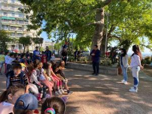 "Μικροί κηπουροί" φύτευσαν λουλούδια στο Πάρκο της Ελιάς
