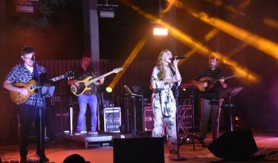 Μαγευτική μουσική βραδιά με τη Ρένα Μόρφη στο Θερινό Δημοτικό Θέατρο Νάουσας