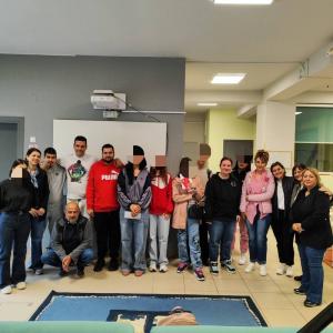 «Εσύ κι Εγώ Μαζί»: Μια ξεχωριστή συνάντηση αποδοχής και συμπερίληψης στο ΚΔΑΠ ΑμεΑ ΜΑμΑ 2 με το ΕΠΑΛ Βέροιας