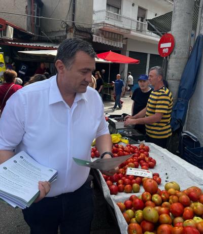 Εξόρμηση του ΠΑΣΟΚ Ημαθίας στη λαϊκή αγορά και τα καταστήματα της Νάουσας