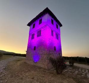 Στα ροζ το Κτήμα Κυρ-Γιάννη