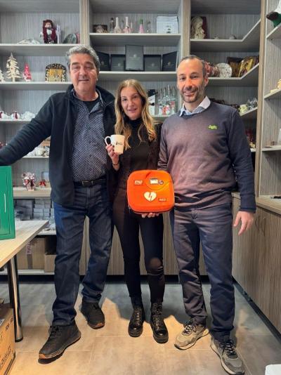 Δώρισαν απινιδωτή στα &quot;Παιδιά της Άνοιξης&quot; στη μνήμη του Απόστολου Βασερόπουλου