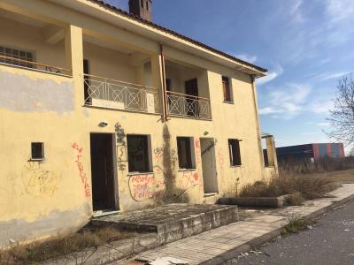 ΕΠΙΤΕΛΟΥΣ ΓΚΡΕΜΙΣΤΕ ΤΙΣ Ή ΚΑΝΤΕ ΚΑΤΙ: Οι Λαϊκές Κατοικίες Κρύας Βρύσης έγιναν μνημείο κρατικής αδράνειας