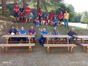 ΟΙ πρόσκοποι Βέροιας κατασκεύασαν τρεις τραπεζοπάγκους δασικού τύπου