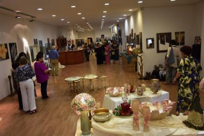 Με μεγάλη επιτυχία τα εγκαίνια της έκθεσης Ντεκουπάζ  και Mixed Media των Εικαστικών Εργαστηρίων του Δήμου Νάουσας