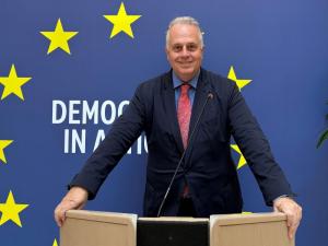 Η ΕΕ να αποδείξει ότι η στήριξη που παρέχει για την απασχόληση των νέων αποφέρει βιώσιμα αποτελέσματα.