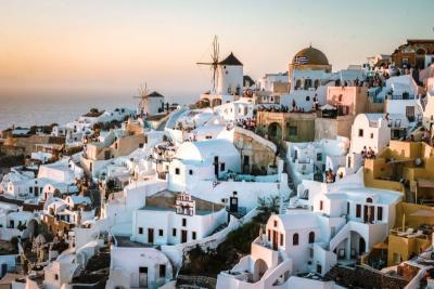 Διακοπές στη Σαντορίνη – Πώς να ζήσετε την απόλυτη εμπειρία στο νησί των χρωμάτων