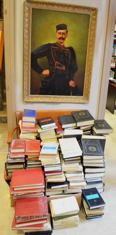 Το Βλαχογιάννειο Μουσείο Βέροιας ευχαριστεί τον Συνταγματάρχη (ΤΧ) ε.α. Θωμά Κομνηνό για την δωρεά βιβλίων