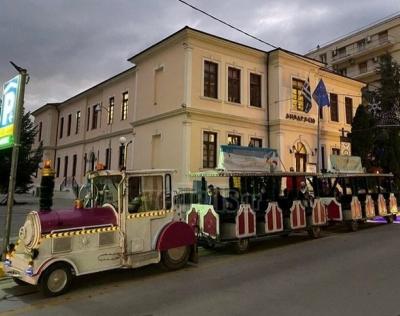 Γιορτινή ατμόσφαιρα στο κέντρο της Βέροιας με το Χριστουγεννιάτικο Τρενάκι - Το πρόγραμμα διαδρομών