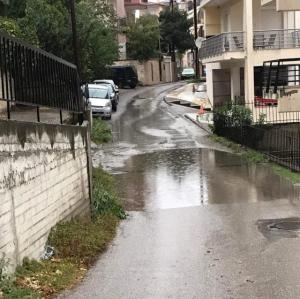 Χρειάζονται βάρκα για να περάσουν και να πάνε στην δουλειά τους