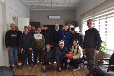 Κάλαντα από τους μαθητές του Ε.Ε.Ε.ΕΚ. Νάουσας στον Δήμαρχο