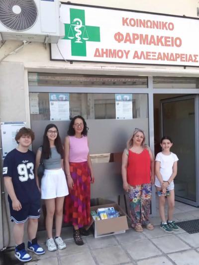 Δωρεά από την Θεατρική Ομάδα “Δρυάδες &amp; Θεατρομπόμπιρες” στο Κοινωνικό Φαρμακείο του Δήμου Αλεξάνδρειας