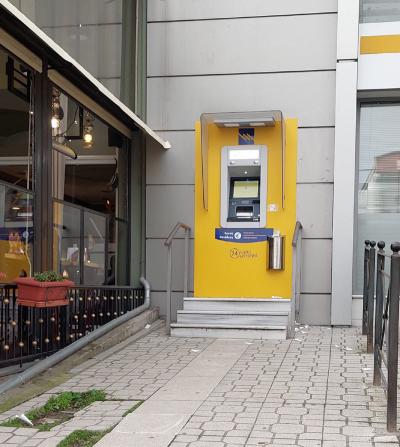 Διαμαρτυρίες για τα ΑΤΜ της Τράπεζας Πειραιώς στη Βέροια
