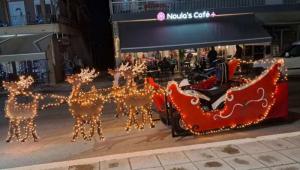 Με λαμπρότητα η Φωταγώγηση του Χριστουγεννιάτικου Δέντρου στην Επισκοπή Νάουσας